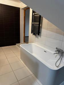 Koupelna v ubytování Willa Kumat + 39 fotografií