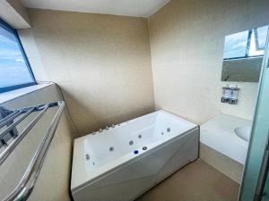 Ένα μπάνιο στο Vegas Astoria Hotel & Suites Ltd +22 φωτογραφίες