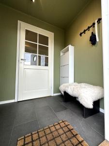 a room with a white door and a white rug and a door sidx sidx sidx at Aurora Borealis Apartment - Sleeps 3 - Parking in Hjorten