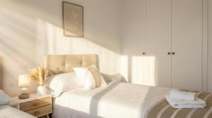 Postel nebo postele na pokoji v ubytování NEW! Luxury 3BR apartment with POOL & FREE parking