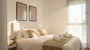 Postel nebo postele na pokoji v ubytování NEW! Luxury 3BR apartment with POOL & FREE parking + 32 fotografií