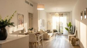 Posezení v ubytování NEW! Luxury 3BR apartment with POOL & FREE parking