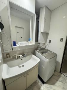 Ένα μπάνιο στο MARU KIX House