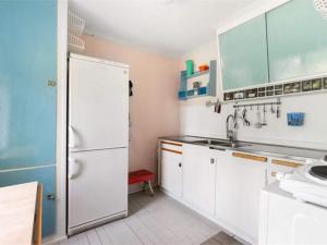 Η κουζίνα ή μικρή κουζίνα στο 6 person holiday home in Södertälje +9 φωτογραφίες
