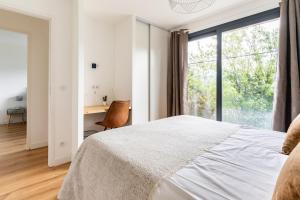 En eller flere senge i et værelse på Plancherine, Villa récente avec Jacuzzi Privatif