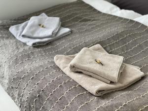 two folded towels sitting on top of a bed at Wellenreiter Comfortable holiday residence in Ribnitz-Damgarten