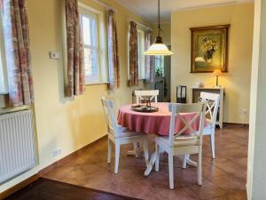 Φωτογραφία από το άλμπουμ του "At the Old Blacksmith's Farm" σε Linau