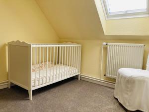 Ένα ή περισσότερα κρεβάτια σε δωμάτιο στο "At the Old Blacksmith's Farm"