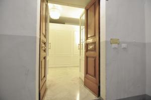 an empty hallway with a door and a sign on it at Hotel Canada in Florence