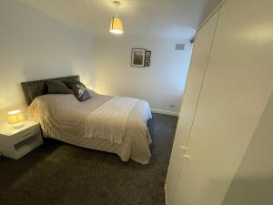 Postel nebo postele na pokoji v ubytování Newly renovated 2 bed apartment + 9 fotografií