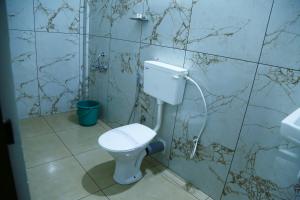 Koupelna v ubytování Oxxon Airport Hotel + 16 fotografií