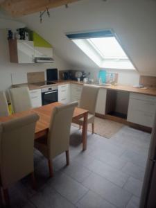 Кухня или мини-кухня в Monteurzimmer Schmidt
