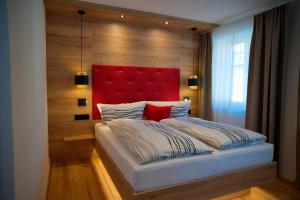 Ένα ή περισσότερα κρεβάτια σε δωμάτιο στο Weinstube Sinas Brettl