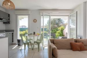 Η κουζίνα ή μικρή κουζίνα στο Modern apartment for 4 with private garden