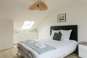 Postel nebo postele na pokoji v ubytování Villa Bel Air - Maison avec jardin, vue sur la Loire