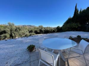 Nespecifikovaný výhled na hory nebo výhled na hory při pohledu z prázdninového domu