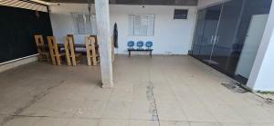 an empty room with chairs and a table at Casa próximo ao lago - 1 in Boa Esperança