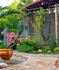 Κήπος έξω από το Casa INTI de Maracajaú