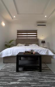 Ένα ή περισσότερα κρεβάτια σε δωμάτιο στο RockBnB Apartments Kaduna