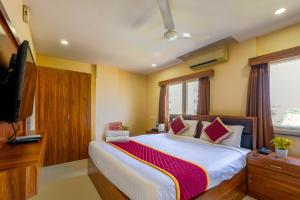 TV/trung tâm giải trí tại Hotel Ocean View, Rushikonda Beach