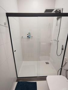 Et badeværelse på Casa nova e aconchegante + 34 billeder