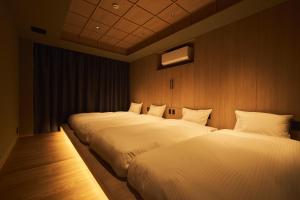Postel nebo postele na pokoji v ubytování UCHIWA STAY Osaka NAMBA