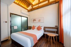 Ένα ή περισσότερα κρεβάτια σε δωμάτιο στο Peking Courtyard Qianmen