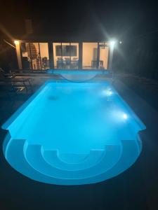 Foto dalla galleria di Casuta de pe Ses a Novaci-Străini