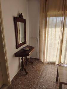 a mirror sitting on a table in a room at Central Michaniona AP in Nea Michaniona