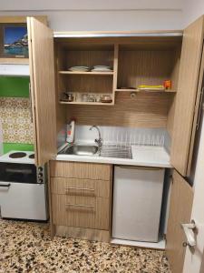 a small kitchen with a sink and a stove at Central Michaniona AP in Nea Michaniona
