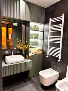 Koupelna v ubytování Domenéa Skyline Jacuzzi Retreat