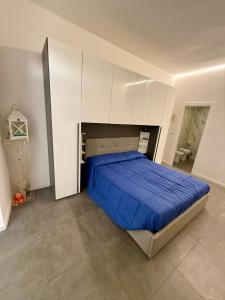 a bedroom with a bed with a blue comforter at B&B Il Corallo in San Benedetto del Tronto