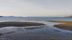 他朗Leamsai Whisper Home的水中一排水,有船 更多13张照片