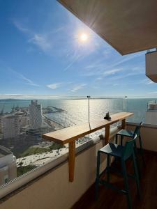 Balkón nebo terasa v ubytování Domenéa Skyline Jacuzzi Retreat