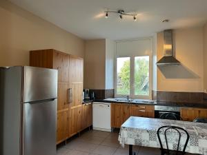 Una cocina o cocineta en Gîte 8 couchages Idéal pro BTP Tancarville