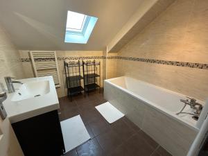 Un baño de Gîte 8 couchages Idéal pro BTP Tancarville