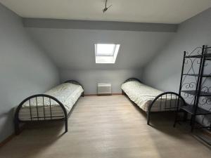 Una cama o camas en una habitación de Gîte 8 couchages Idéal pro BTP Tancarville