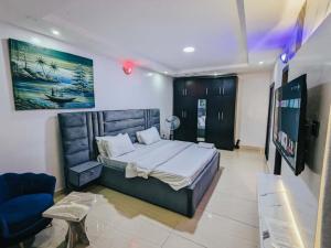 Postel nebo postele na pokoji v ubytování BOL LODGE AND APARTMENT + 36 fotografií