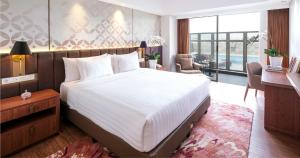 Ένα ή περισσότερα κρεβάτια σε δωμάτιο στο Atria Hotel Malang +22 φωτογραφίες
