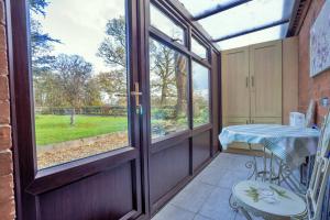 Κήπος έξω από το Finest Retreats - South Lodge at Longford