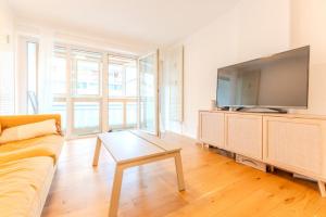 Телевизор и/или развлекательный центр в 3 Personen Apartment in Zentrum-Nähe