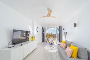 Et tv og/eller underholdning på Milenial Immo B308 - Duplex ocean and canal view