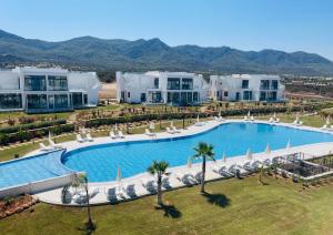 Πισίνα στο ή κοντά στο The Resort Cyprus MUP