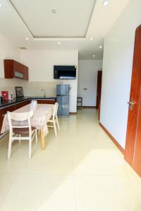 Η κουζίνα ή μικρή κουζίνα στο Hoàng Phương Hotel