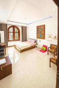 Ένα ή περισσότερα κρεβάτια σε δωμάτιο στο Hoàng Phương Hotel