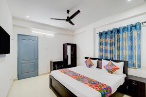 Postel nebo postele na pokoji v ubytování FabHotel RK Grand + 21 fotografií