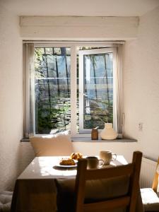 Гостиная зона в Cambridge House Sleeps 18 Central Windermere