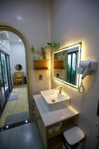 Koupelna v ubytování Trăng Non Homestay + 20 fotografií