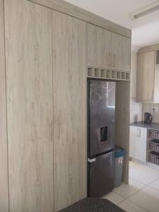 Η κουζίνα ή μικρή κουζίνα στο Lets stay enjoy the ride in these spacious home