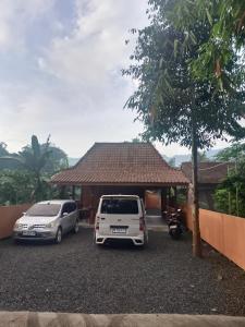 Tòa nhà nơi nhà khách tọa lạc +9 ảnh